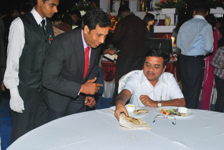 Foodies International offer a variety of different service such as Corporate parties, Events, Wedding Parties, Birthday parties, Anniversary banquet halls bookings in Mumbai India